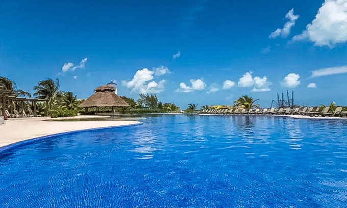 Jimenez Apartment | AMARA Beachfront Apartments by The Sea