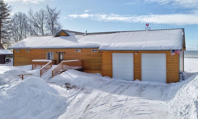 Salamatof House | Amazing Cook Inlet & Mountain View Home & Cabin