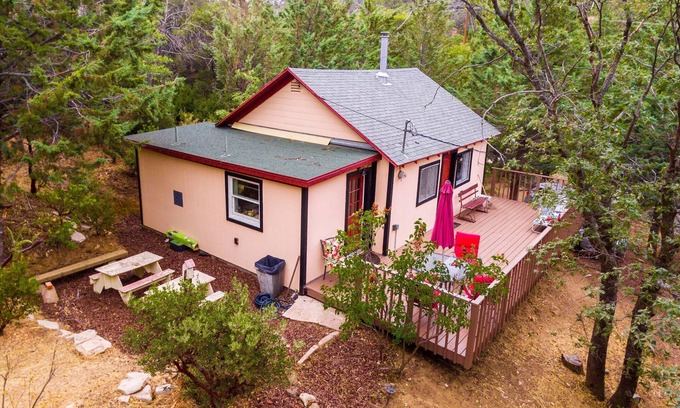 Julian Cabin | Amazing Historic Cabin Nestled In The Heart Of Julian Pets ok Quiet and secluded