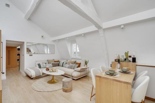 Gaillon Apartment | Amazing HISTORICAL PARISIEN LOFT NEXT TO LOUVRE AREA-4