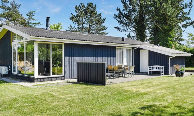 Ebeltoft House | Amazing home in Ebeltoft with kitchen