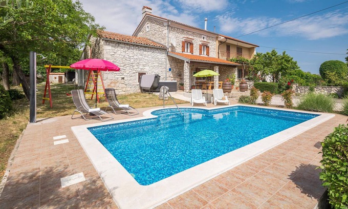 Sveta Nedelja House | Amazing home in Erzisce with jacuzzi