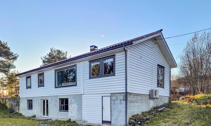 Kvinnherad House | Amazing home in Hatlestrand with WiFi