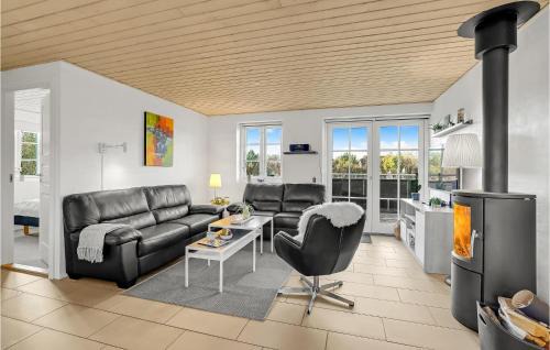 Øhuse House | Amazing Home In Ulfborg With Kitchen