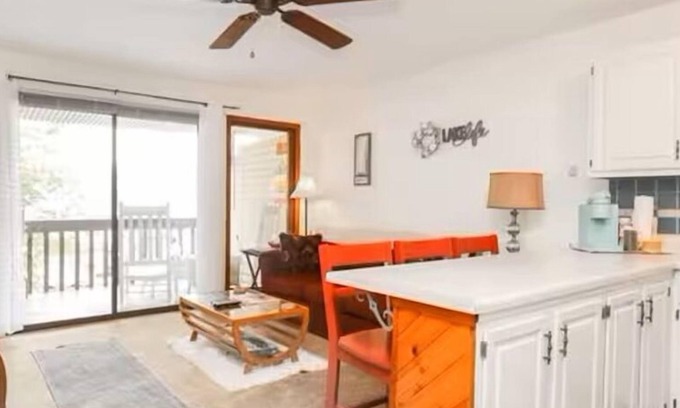 Lake of the Ozarks Condo | Amazing Lake Views! 2-3 Min from Margaritaville, located in charming Osage Beach