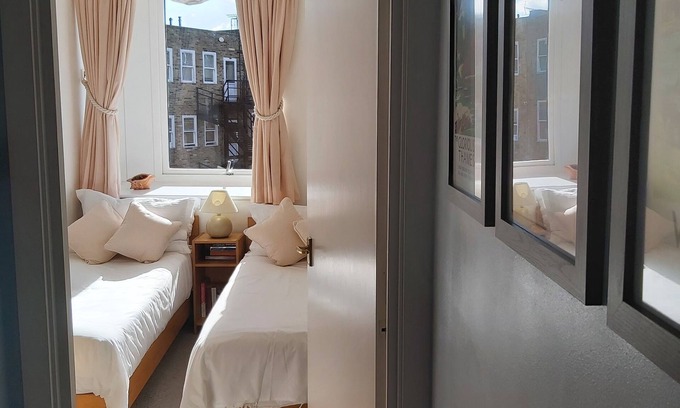 Windsor City Centre Apartment | AMAZING LOCATION! STAY RIGHT IN THE TOWN CENTRE - JUST STEPS FROM ALL AMENITIES