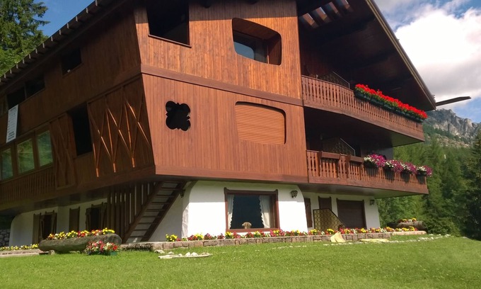Cortina d'Ampezzo Ski Chalet | AMAZING VIEW! LUXURY CHALET 5 MINUTES WALK FROM CENTER AND SKI FACILITIES/SLOPES
