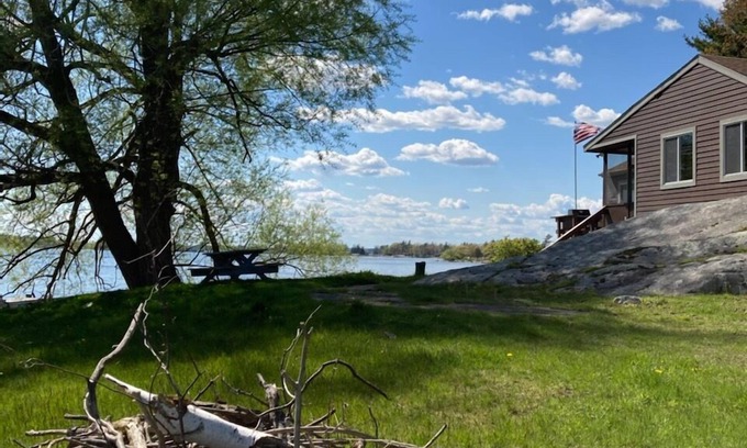 Redwood House | AMAZING VIEWS, DIRECT H20 ACCESS, 2 DOCKS, PRIVATE LANE, 30 MINS TO CANADA