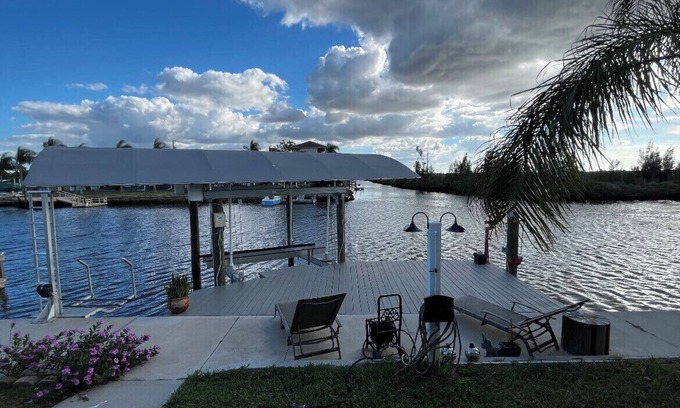 Signal Cove House | Amazing views! Fishing, kayaks, great restaurants. Well stocked-sparkling clean!