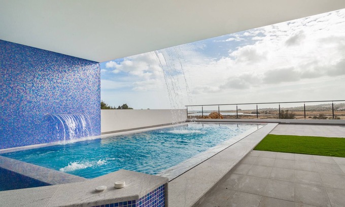 Portimao House | Amazing Villa with a Jacuzzi, Sauna, Turkish Bath, heated pool and great view