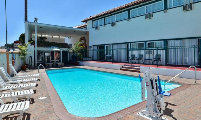 Loma Portal Hotel | Americas Best Value Inn Loma Lodge