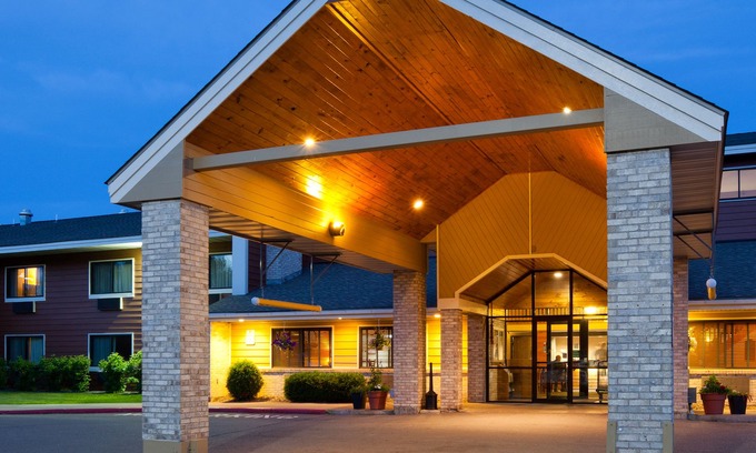 Proctor Hotel | AmericInn by Wyndham Duluth South Black Woods Event Center