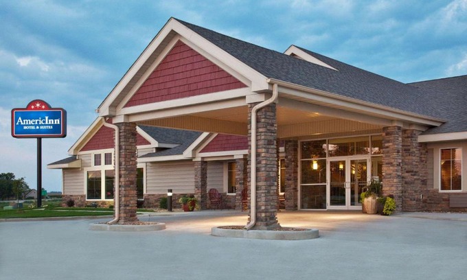 Osage Hotel | AmericInn by Wyndham Osage