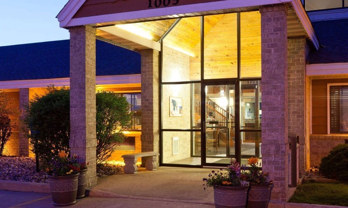 Spencer Hotel | AmericInn by Wyndham Spencer