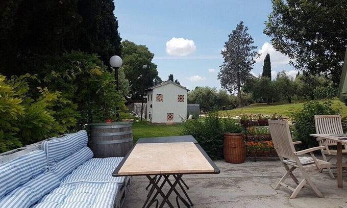 Sona House | Ampio Appartamento con Giardino e Patio tra i Vigneti