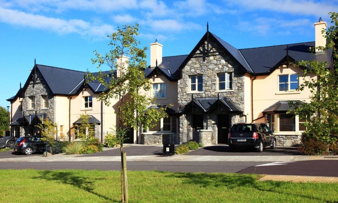 Kenmare House | An ardmullen 3 bed oak that sleeps 6 guests in 3 bedrooms
