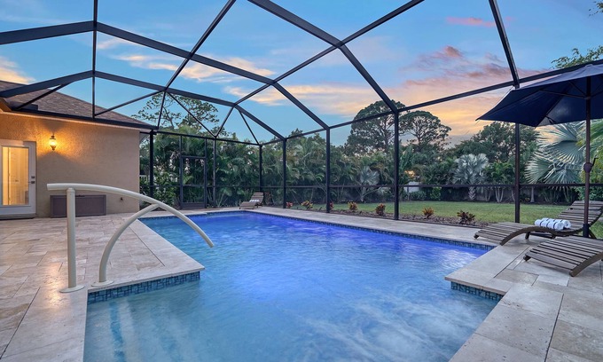 West Bradenton House | ANNA MARIA IN 5 MILES~Cozy Outdoor Living+LARGE HEATED Saltwater Pool & Yard!
