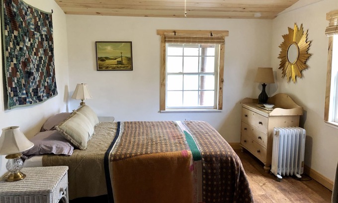 Zullinger Cabin | Antietam Toll House~ an historic waterfront cabin with fully fenced yard.