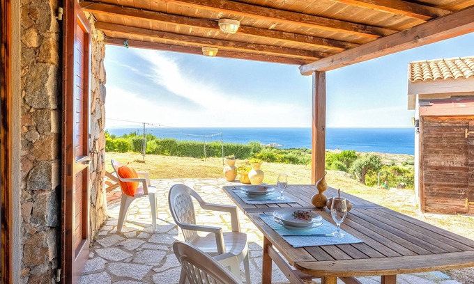 Paduledda Apartment | Apartment 'Rustico' with Sea View, Private Terrace and Air Conditioning