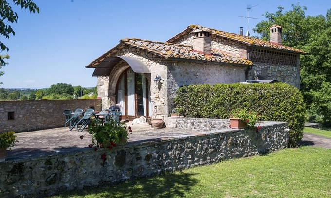 Monteriggioni House | APART. OF CHARM, AIR CONDITIONING, FENCED POOL IN THE HEART OF CHIANTI-FLORENCE