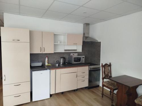 Cerveny Kostelec Apartment | Apartmán Lhota