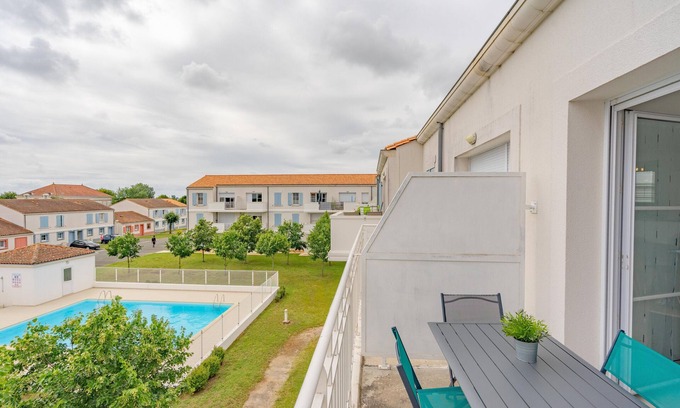 Marennes Apartment | Apartment 'Evasion Charentaise' with Shared Pool, Balcony and Wi-Fi