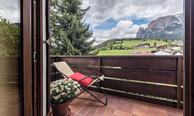 Fie allo Sciliar Apartment | Apartment “1 Vikoler” with Mountain View, Wi-Fi, Balcony & Garden