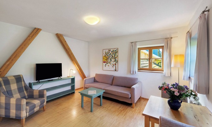 Seeshaupt Apartment | Apartment '2 Zimmer' with Private Terrace, Shared Garden and Wi-Fi