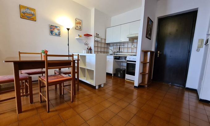 Cerenova Apartment | Apartment 20 Minutes from San Pietro: Your Coastal Paradise near Rome