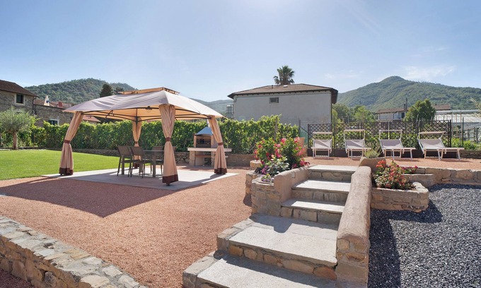 Villanova d'Albenga Apartment | Apartment "Agriturismo Il Borgo - Lavanda" with Shared Garden and Wi-Fi