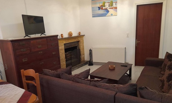 Peroulades Apartment | Apartment 'Alexandros' with Private Terrace, Wi-Fi and Air Conditioning