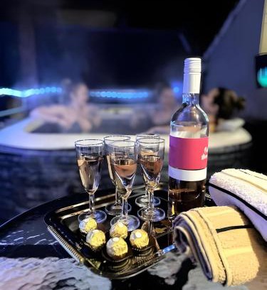 Mace Apartment | Apartment Ana with a Charming Jacuzzi near Marija Bistrica