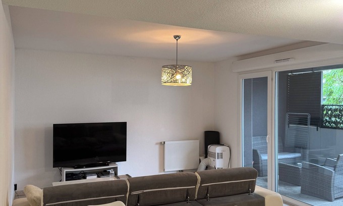 Castelnau-le-Lez Apartment | Apartment bedroom + sofa bed