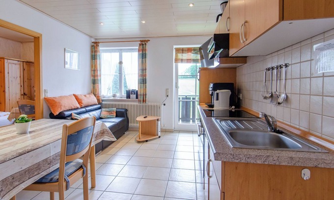 Hofstetten Apartment | Apartment 'Blumenwiese' with Balcony and Wi-Fi