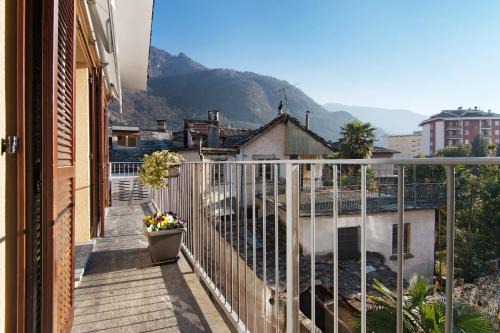 Chiavenna Apartment | Apartment Bossi View