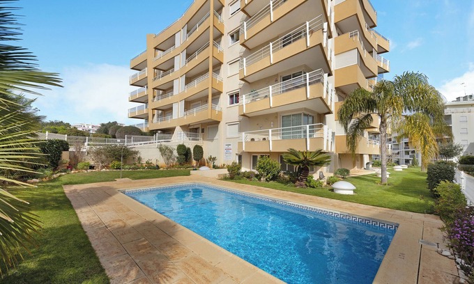 Praia da Rocha Apartment | Apartment 'Casa Danúbio' with Shared Pool, Wi-Fi and Air Conditioning