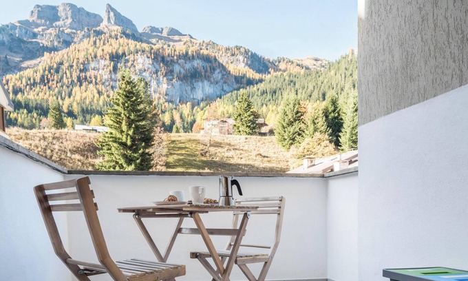 Alba Apartment | Apartment "Casa Muffolina" with Mountain View, Balcony & Wi-Fi