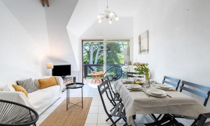 Carnac Apartment | Apartment Clair de lune-1 by Interhome