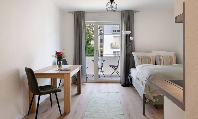 Unterwiehre-Nord Apartment | Apartment ' Ferienwohnung Münster, Sehr Zentral' with Balcony and Wi-Fi