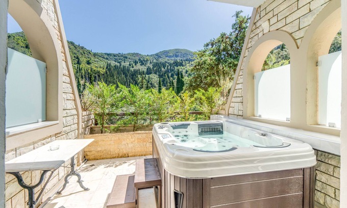 Agios Gordios Apartment | Apartment 'Doliva John' with Private Whirlpool, Mountain View and Air Conditioning