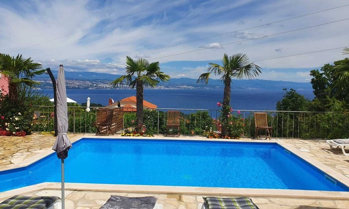 Opric Apartment | Apartment DOMO with private heated pool