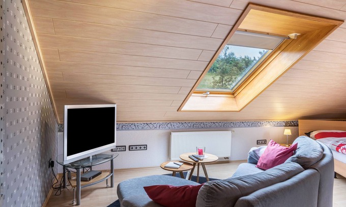 Schotten Apartment | Apartment 'Elkes Ferienappartment' with Shared Garden, Balcony and Wi-Fi