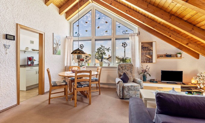 Usseln Apartment | Apartment 'Ferienwohnung Ausblick' with Lake View, Shared Garden and Wi-Fi