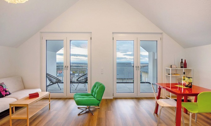 Bad Bellingen Apartment | Apartment 'Ferienwohnung Vogesenpanorama 2' with Mountain View, Private Terrace and Wi-Fi