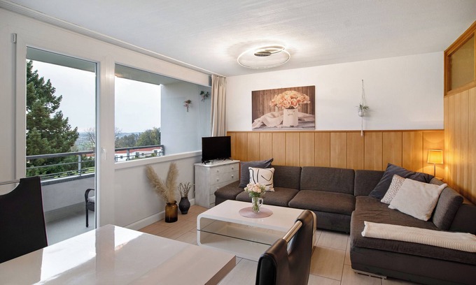 Markdorf Apartment | Apartment 'Ferienwohnung Alpensicht' with Lake View, Shared Garden and Wi-Fi