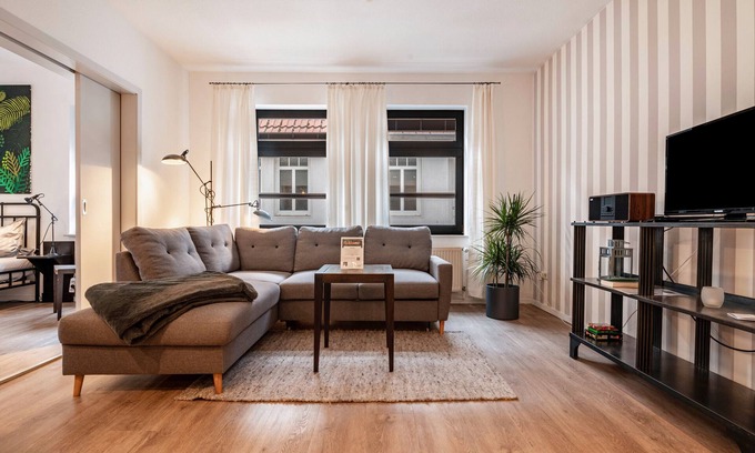 Jever Apartment | Apartment 'Ferienwohnung 2 Klün's' with Private Terrace, Balcony and Wi-Fi