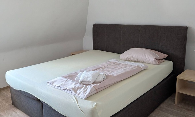 Ansbach Apartment | Apartment 'Ferienwohnung Beck' with Balcony and Wi-Fi