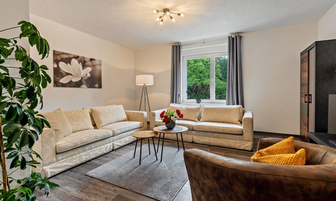 Krauschwitz Apartment | Apartment 'Fewo Am Wald Erdgeschoss' with Shared Terrace, Shared Garden and Wi-Fi