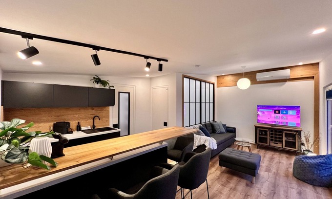 Bad Lausick Apartment | Apartment 'Fewo Im Taubenhaus' with Private Terrace, Wi-Fi and Air Conditioning