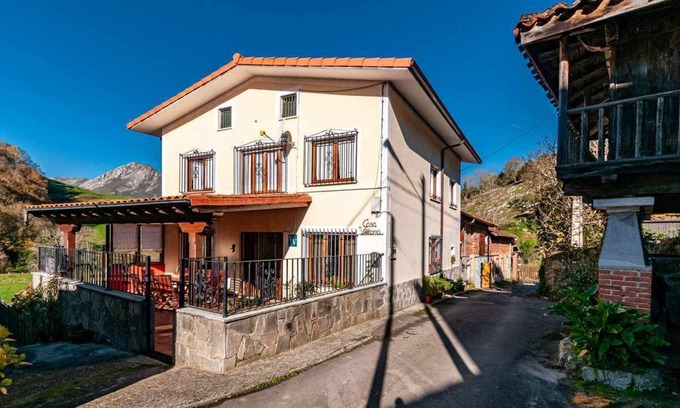 Puente Nuevo House | Apartment for 4 people, in the countryside, 15 km from Oviedo and Gijón